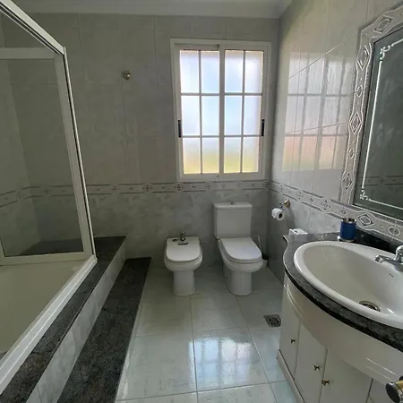 Casa 10 Con Encanto Amplios Jardines Al Lado De La Playa
