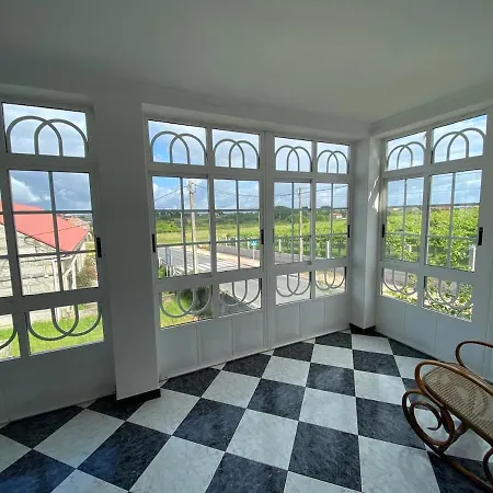 Casa Con Encanto Amplios Jardines Al Lado De La Playa Caleiro