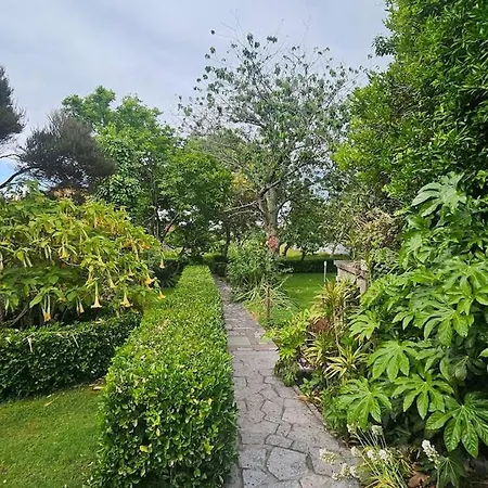 Casa Con Encanto Amplios Jardines Al Lado De La Playa